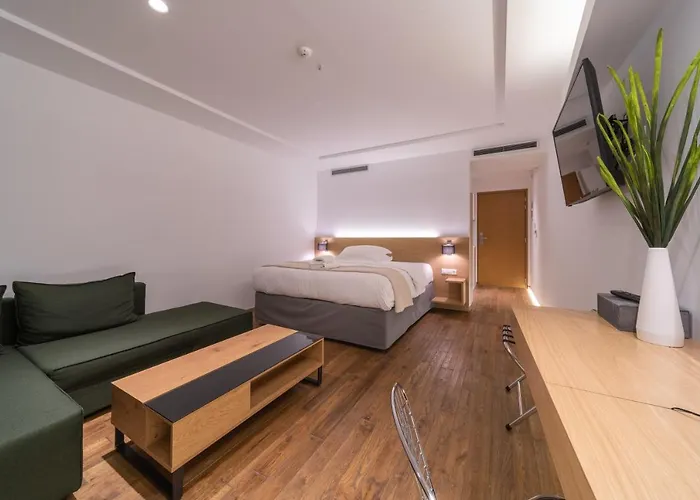 Loft Aparthotel 3*