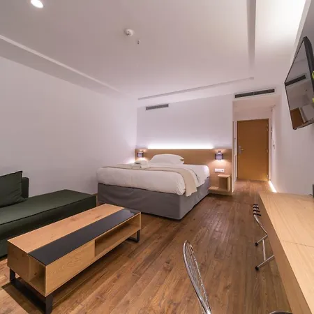 Loft Aparthotel 3*
